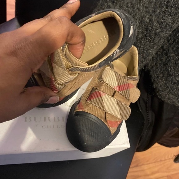 Burberry toddler sneakers - Picture 3 of 3